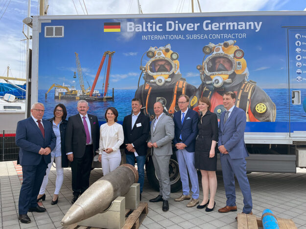 Anna Bearbock zu Besuch bei den tauchern von Baltic Diver Germany