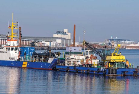 HIEVI – Crane and diving barge